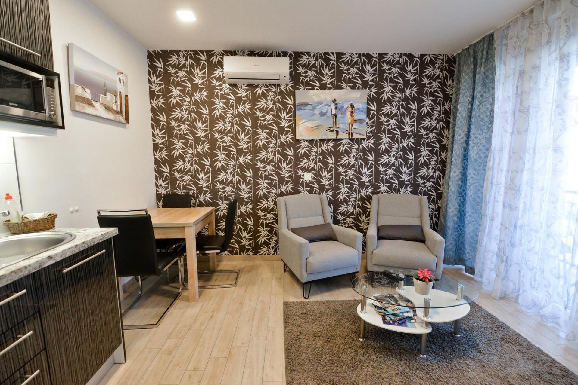 Corner Apartament *